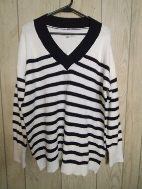 LOFT Black and White Striped V-Neck Pullover